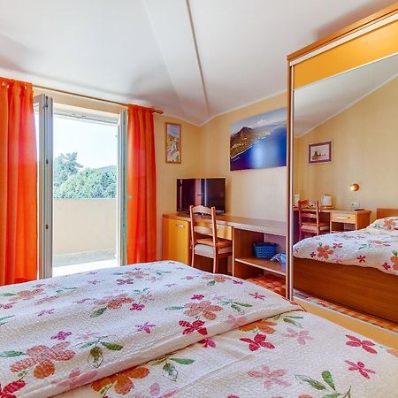 Apartments And Rooms By The Sea Nerezine, Losinj - 11815 Værelse billede