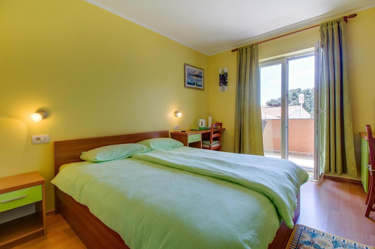 Apartments And Rooms By The Sea Nerezine, Losinj - 11815 Eksteriør billede